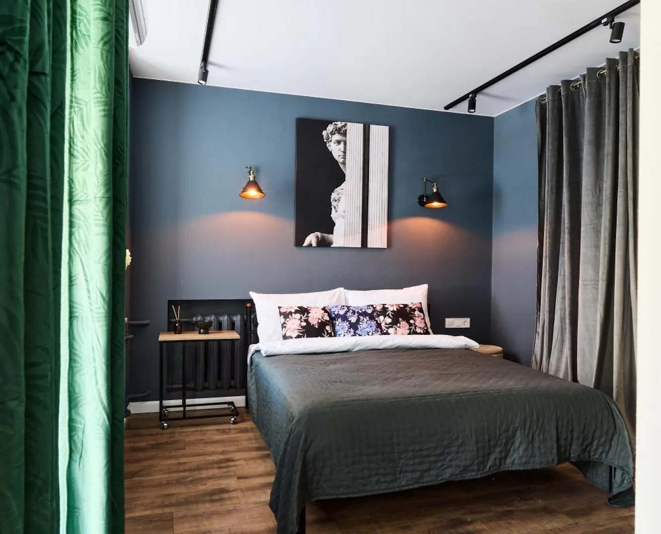 Aparthotel New Mezhygirska Str, Apartments In Historical Parts, Podil Kyiv Ukraine