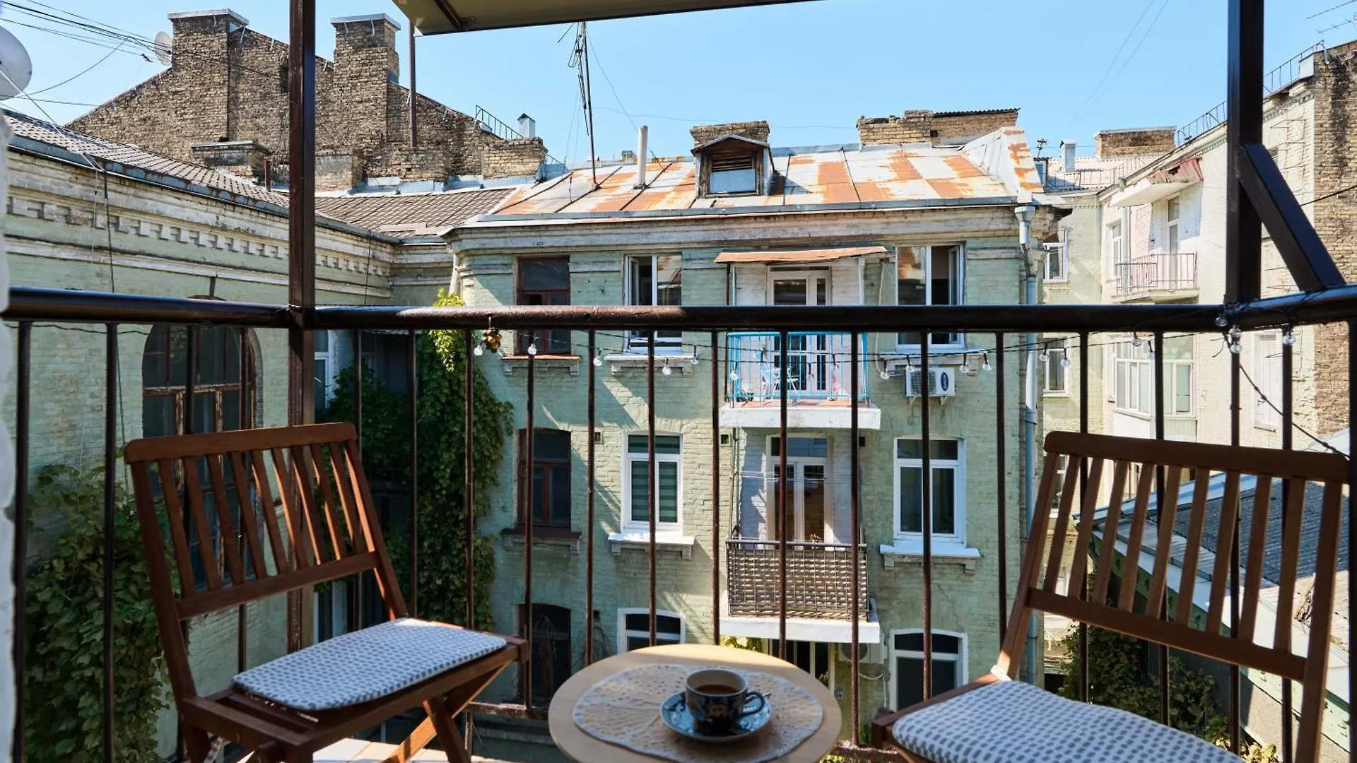 New Mezhygirska Str, Apartments In Historical Parts, Podil Kyiv Aparthotel