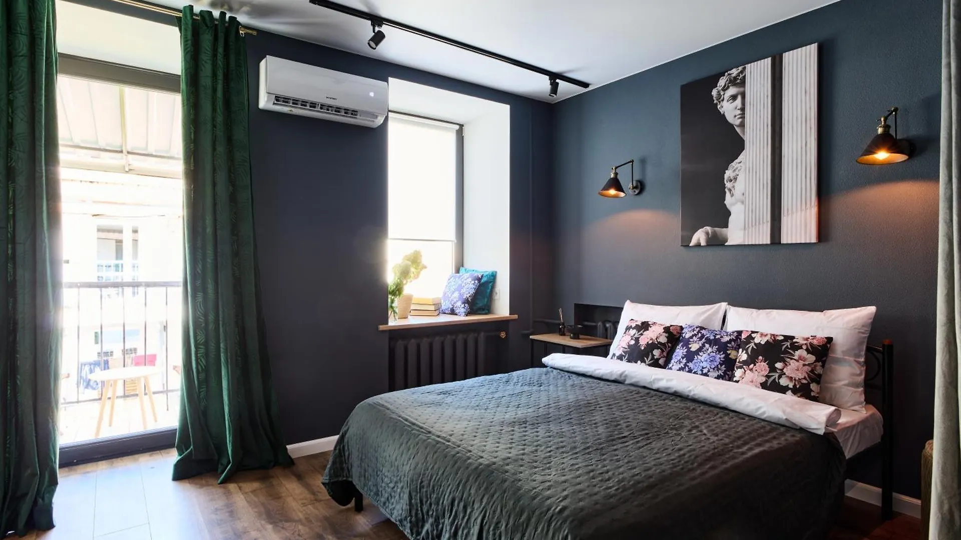 Aparthotel New Mezhygirska Str, Apartments In Historical Parts, Podil Kyiv Ukraine