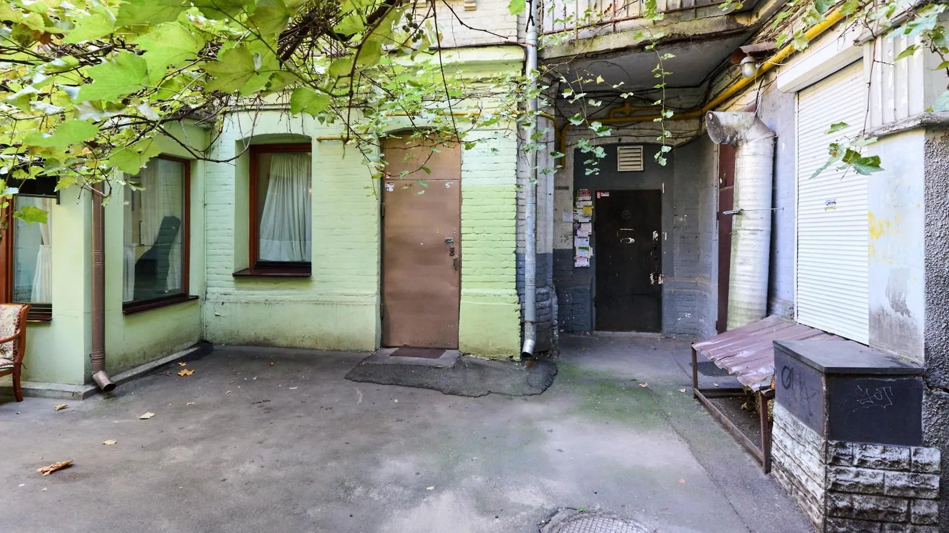 New Mezhygirska Str, Apartments In Historical Parts, Podil Kyiv