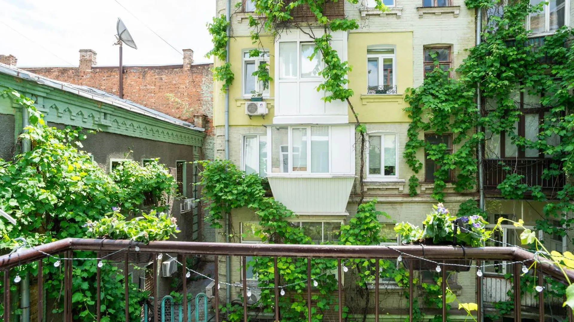 New Mezhygirska Str, Apartments In Historical Parts, Podil Kyiv 0*,