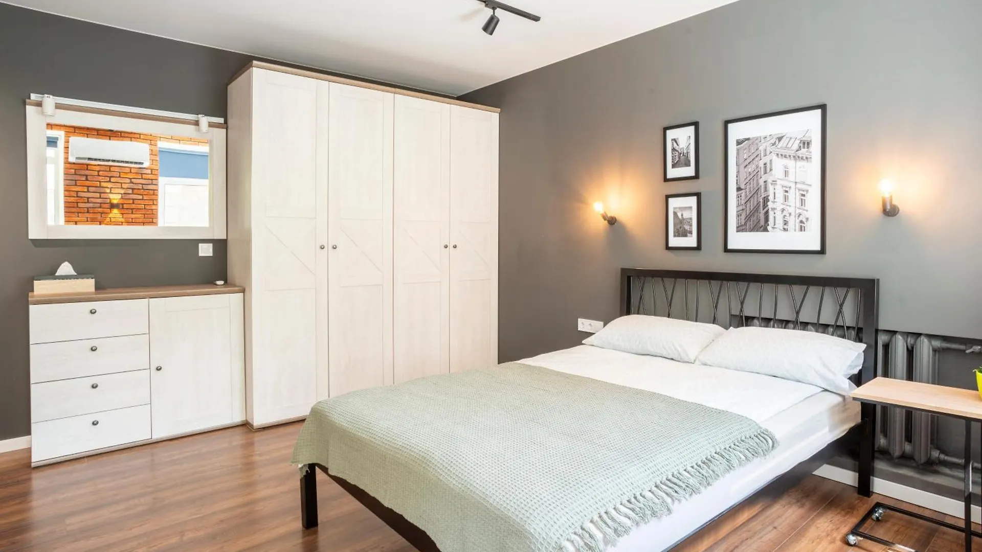 New Mezhygirska Str, Apartments In Historical Parts, Podil Kyiv Aparthotel